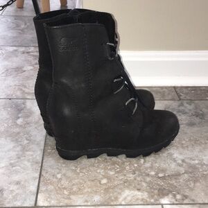 Sorel Black BRUSHED LEATHER Wedge Lace-Up Ankle Boots EUC SIZE 7